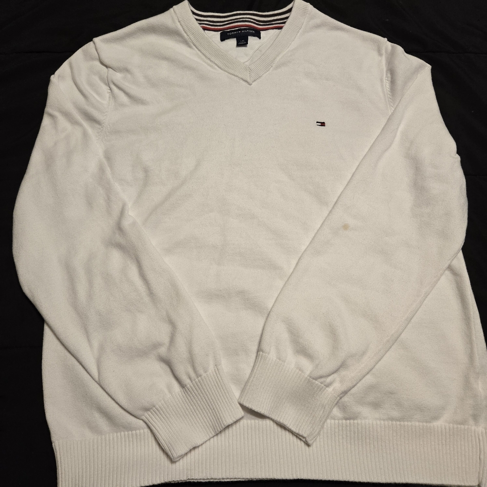 Tommy Hilfiger Men's White V-Neck Sweater with Flag Logo Large